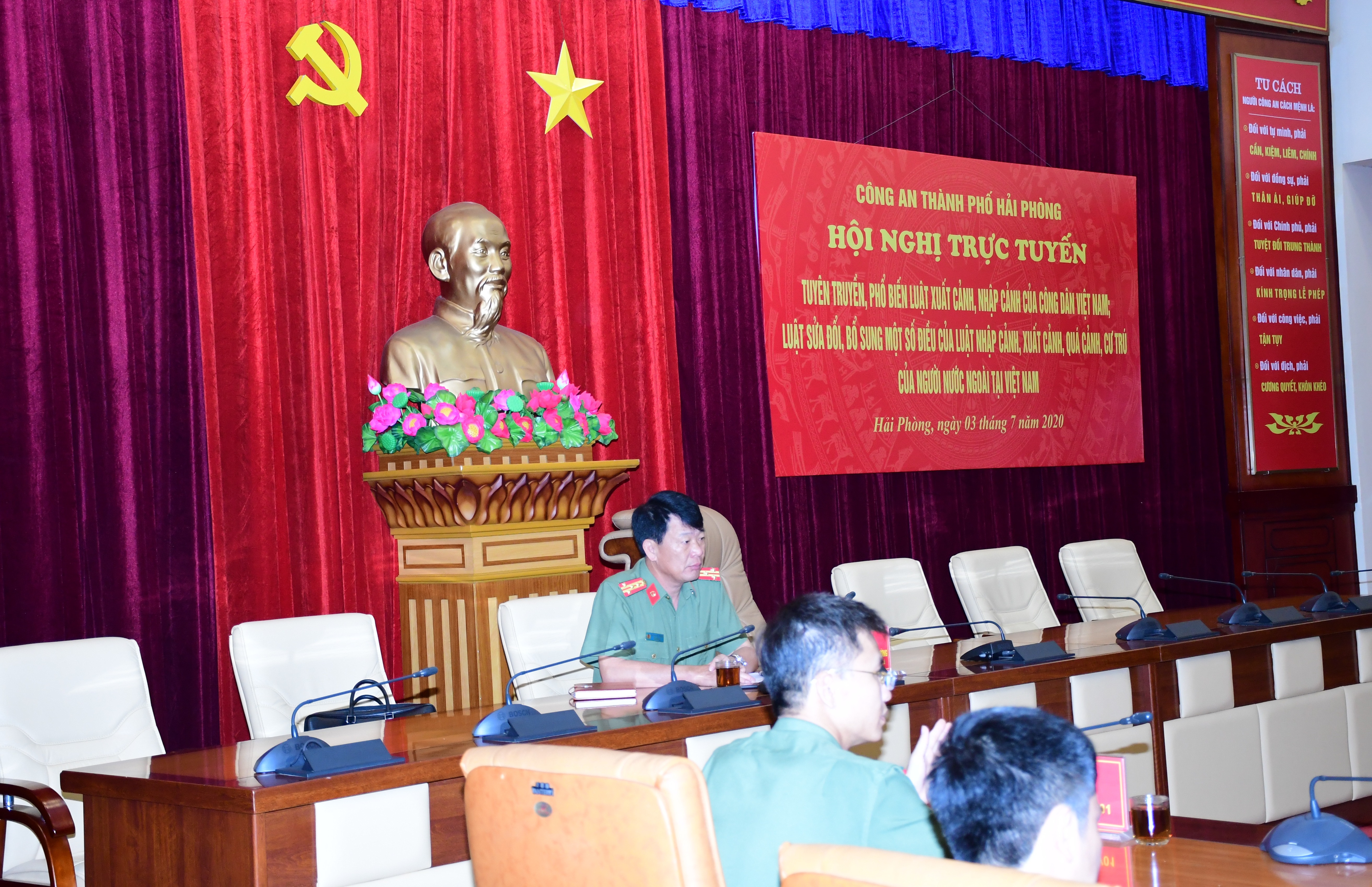 Hội nghị trực tuyến phổ biến, quán triệt triển khai thi hành Luật về xuất, nhập cảnh